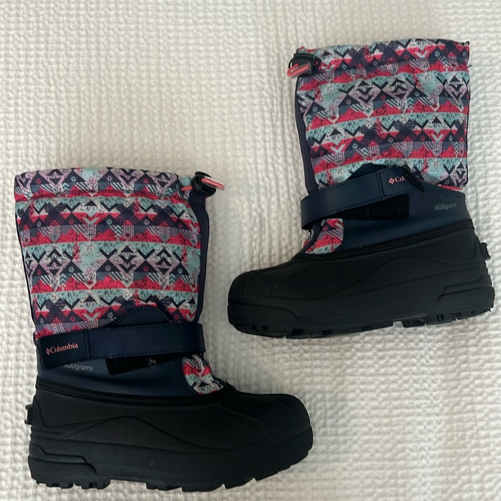 Size 2 big kids Columbia snow boots. Waterproof and rubber sole. Great condition